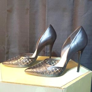 Black pointed toe stilleto with cut out design